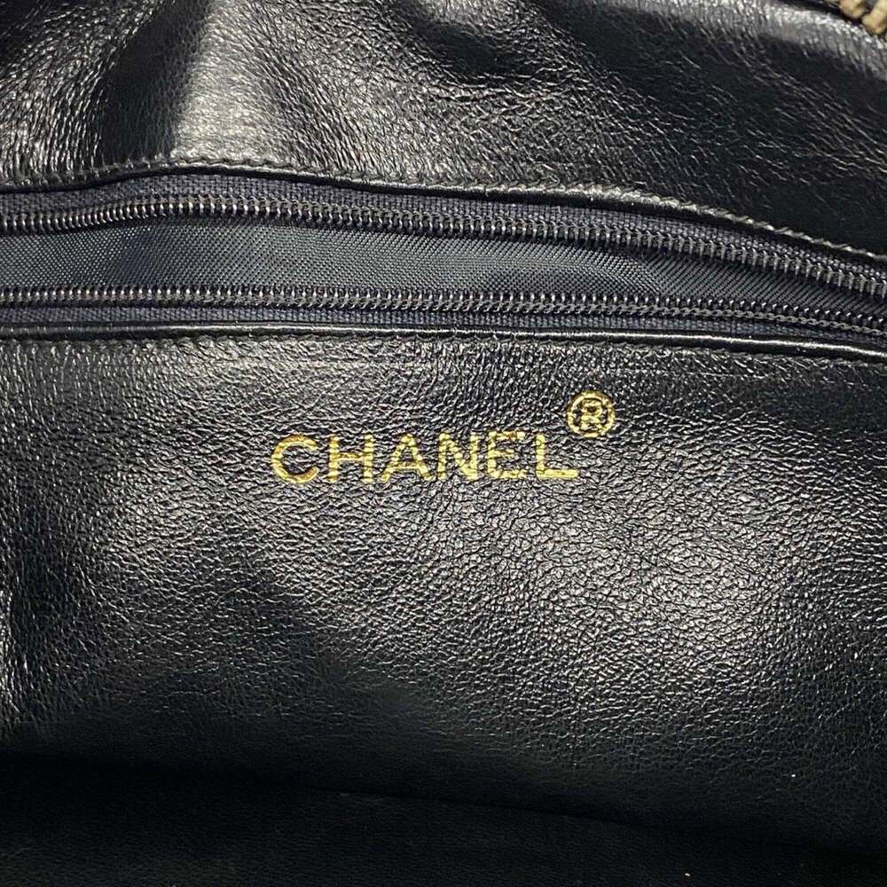 CHANEL Black Lambskin Leather Shoulder Bag - Picture 5 of 10